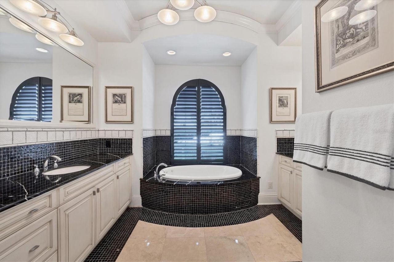 1137 N Lake Shore Drive, Sarasota, FL 34231 Photo