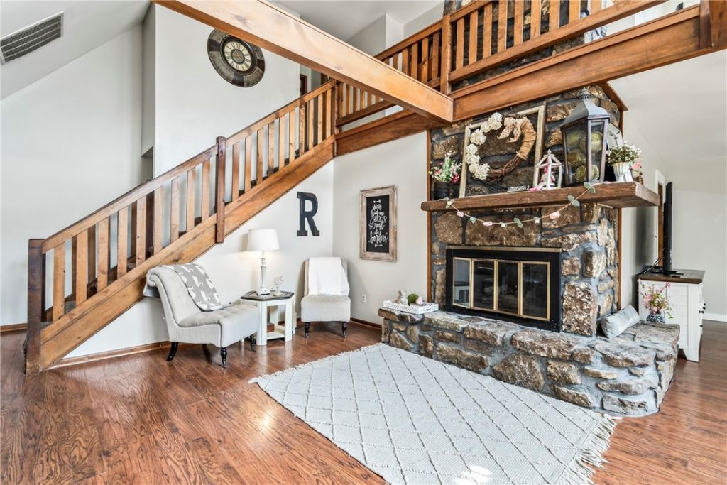 19941 Edgewood Circle, Siloam Springs, AR 72761 Main Photo