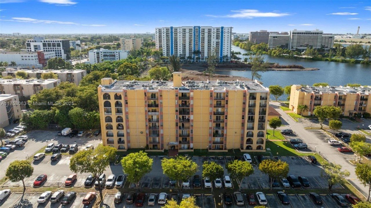 4801 NW 7th St, Unit 109-16, Miami, FL 33126 Photo