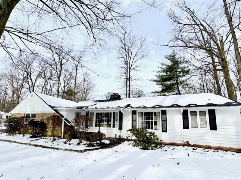 6205 S Woodlane Drive, Mayfield Village, OH 44143 Photo 1