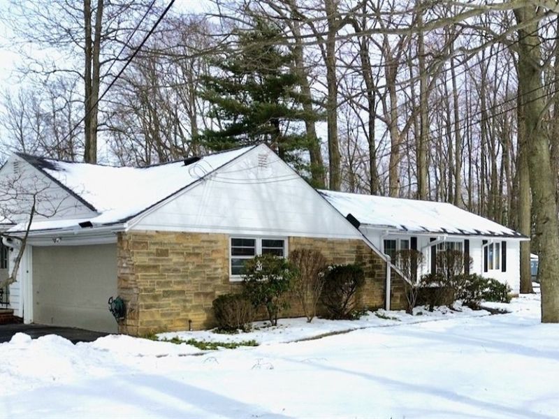 6205 S Woodlane Drive, Mayfield Village, OH 44143 Photo 2