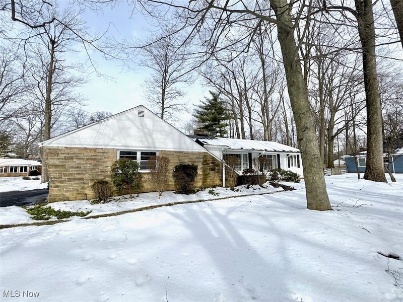 6205 S Woodlane Drive, Mayfield Village, OH 44143 Photo 3