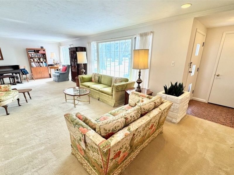 6205 S Woodlane Drive, Mayfield Village, OH 44143 Photo 5