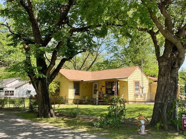 1115 S 6th Street, Bonham, TX 75418