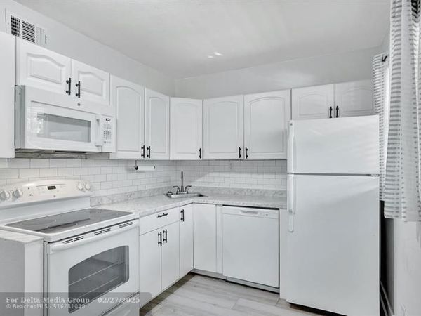 2741 NE 8th Avenue, Unit 15, Wilton Manors, FL 33334
