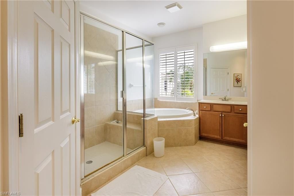 28652 San Lucas Ln, Unit 202, Bonita Springs, FL 34135 Photo