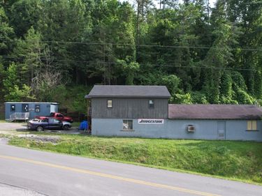 1996 Left Fork/Macies Creek, Viper, KY 41774
