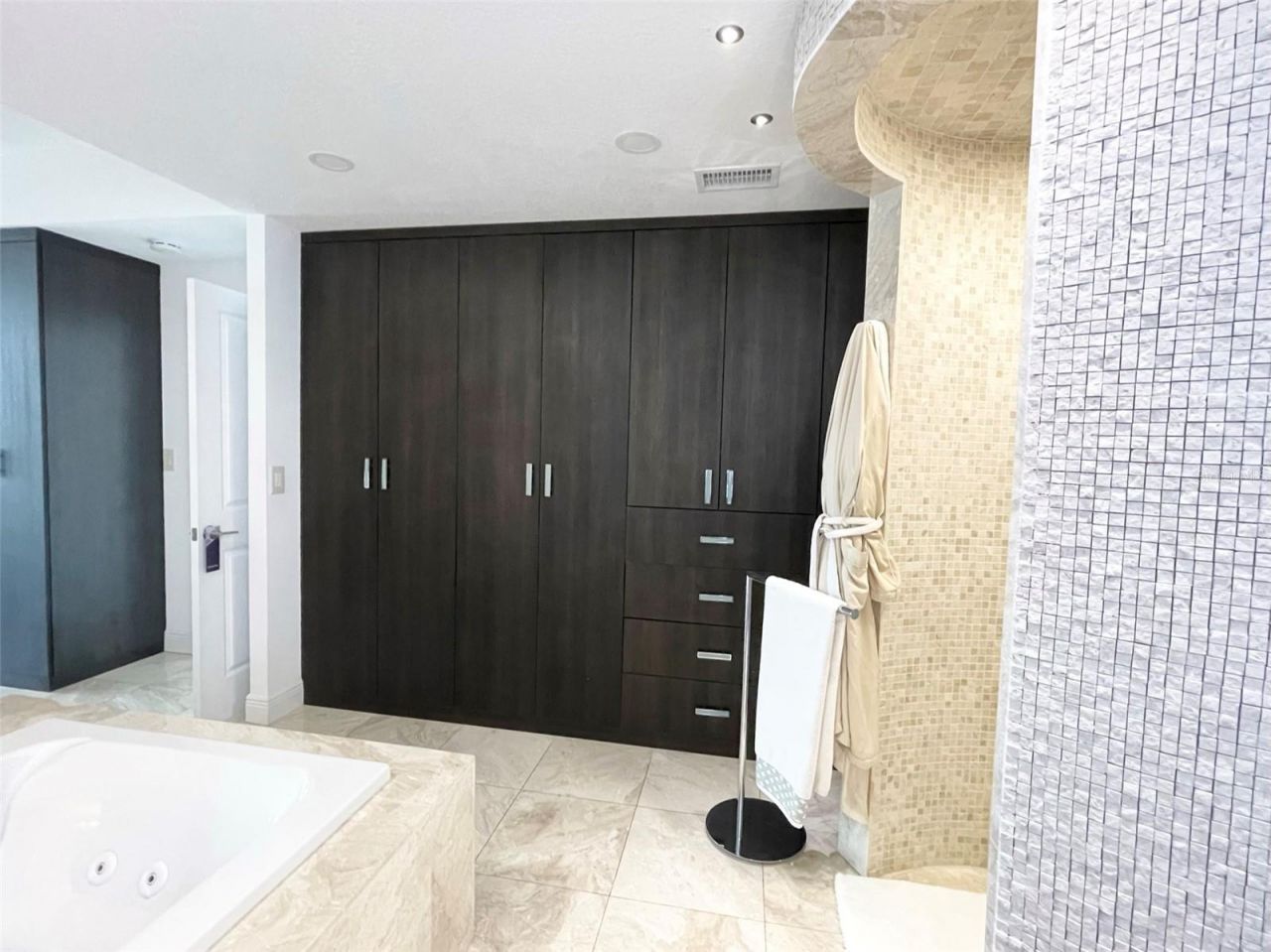 1 Beach Drive Se, Unit 2312, Saint Petersburg, FL 33701 Photo