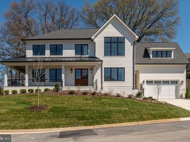 2400 N LINCOLN STREET, ARLINGTON, VA 22207