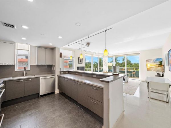 200 Ocean Dr, Unit 5D, Miami Beach, FL 33139