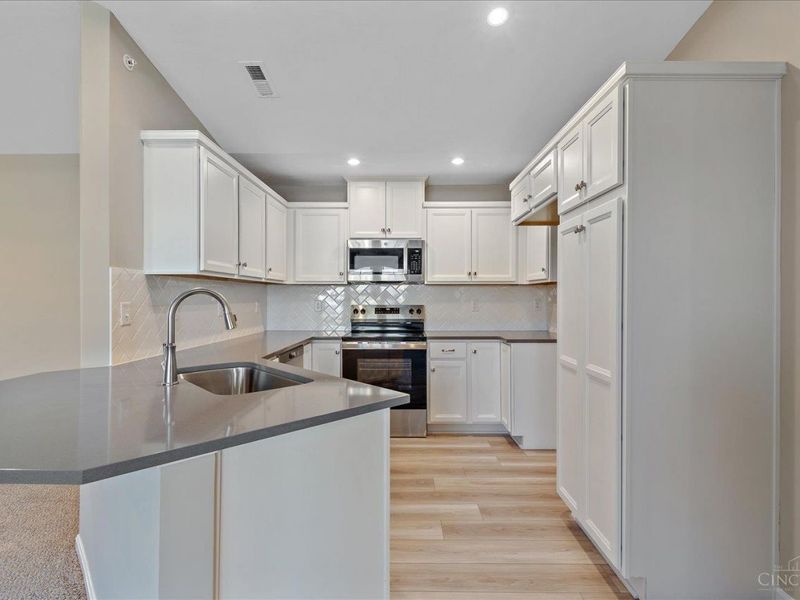 413 Bethpage Way, Unit 7-300, Turtle Creek Twp, OH 45036 Photo 3