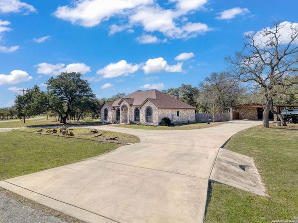 229 Legacy Trail Dr, La Vernia, TX 78121