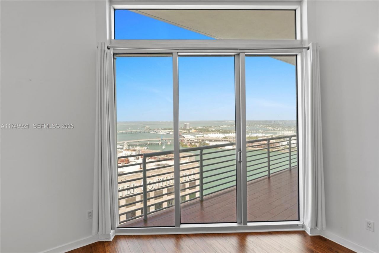 335 S Biscayne Blvd, Unit UPH02, Miami, FL 33131 Photo