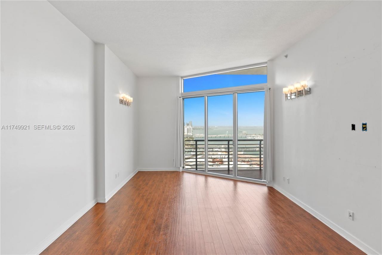 335 S Biscayne Blvd, Unit UPH02, Miami, FL 33131 Photo