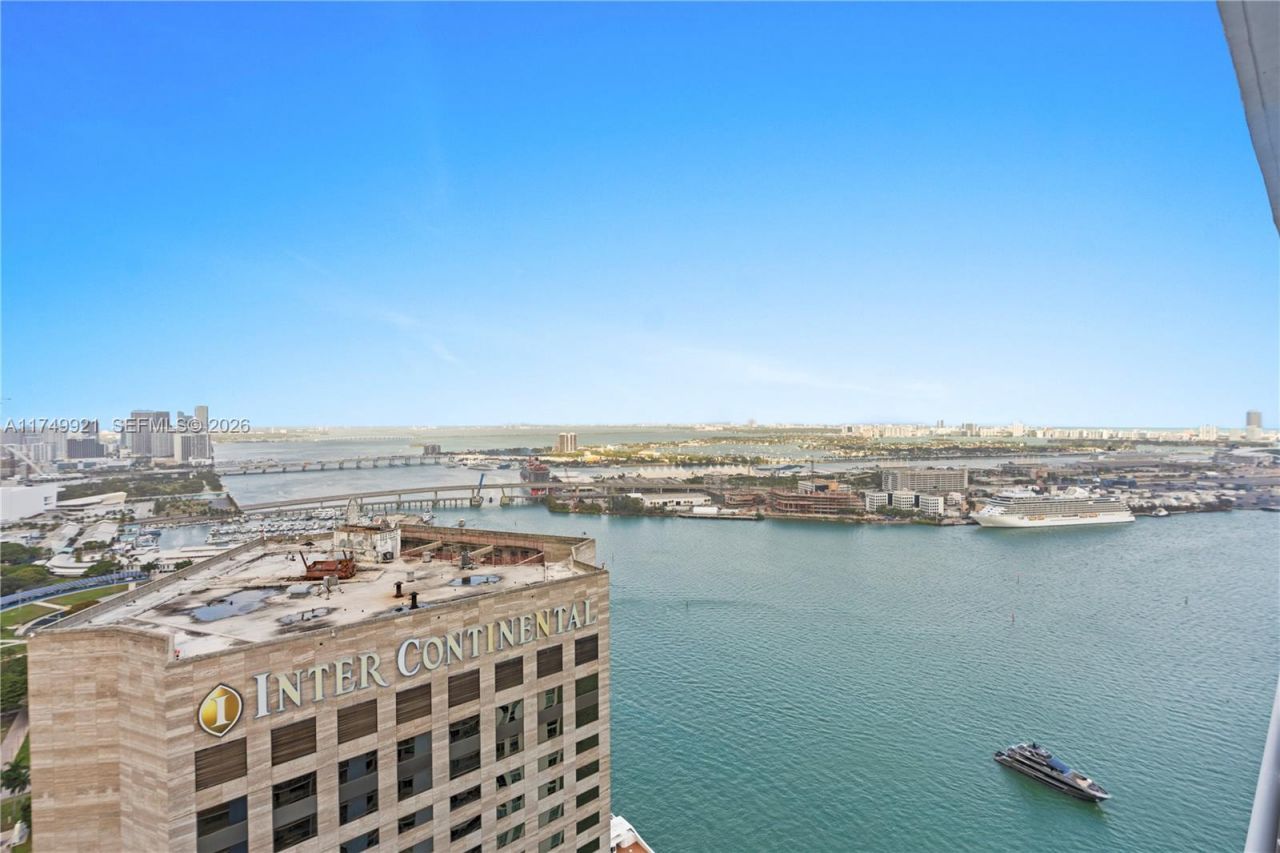 335 S Biscayne Blvd, Unit UPH02, Miami, FL 33131 Photo