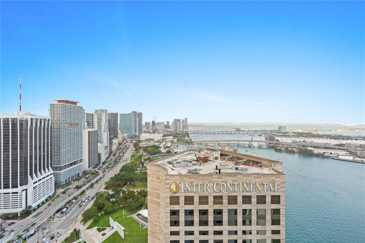 335 S Biscayne Blvd, Unit UPH02, Miami, FL 33131 Photo