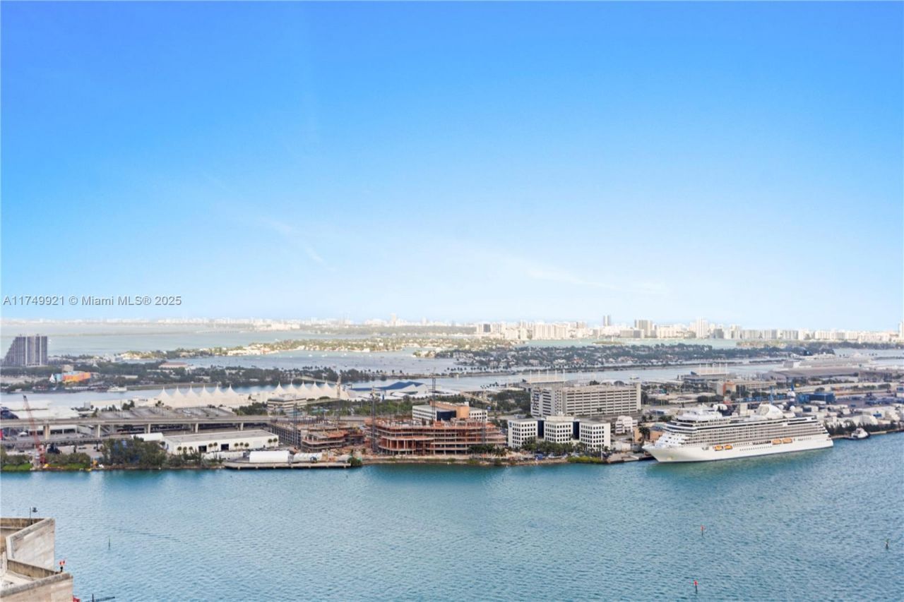 335 S Biscayne Blvd, Unit UPH02, Miami, FL 33131 Photo