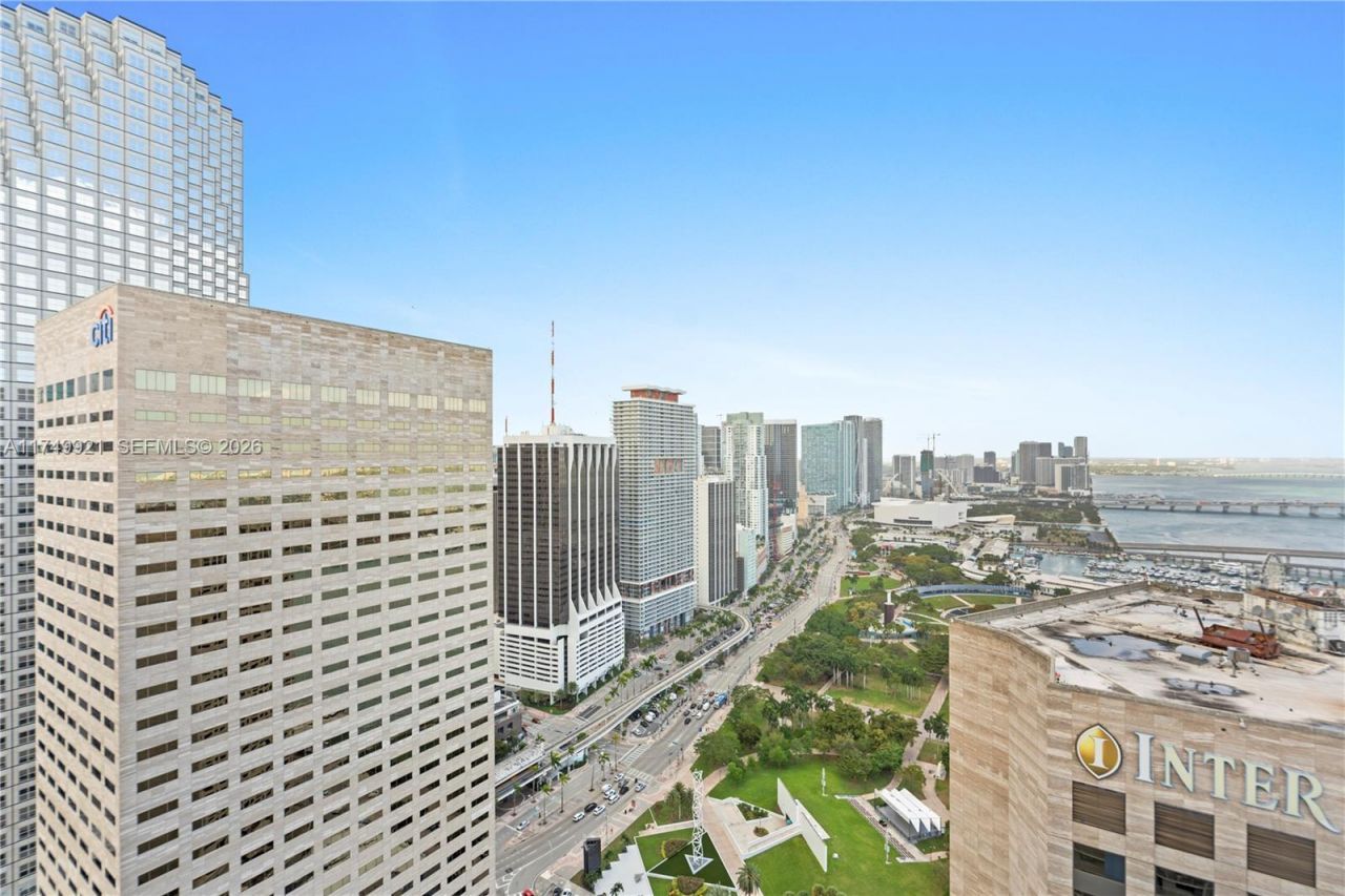 335 S Biscayne Blvd, Unit UPH02, Miami, FL 33131 Photo