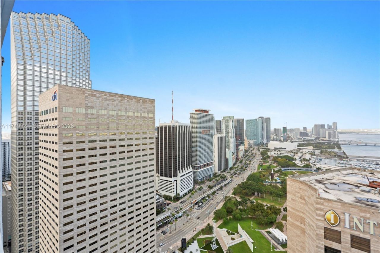335 S Biscayne Blvd, Unit UPH02, Miami, FL 33131 Photo