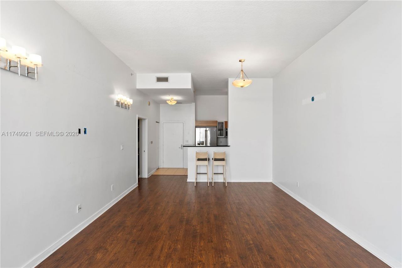 335 S Biscayne Blvd, Unit UPH02, Miami, FL 33131 Photo