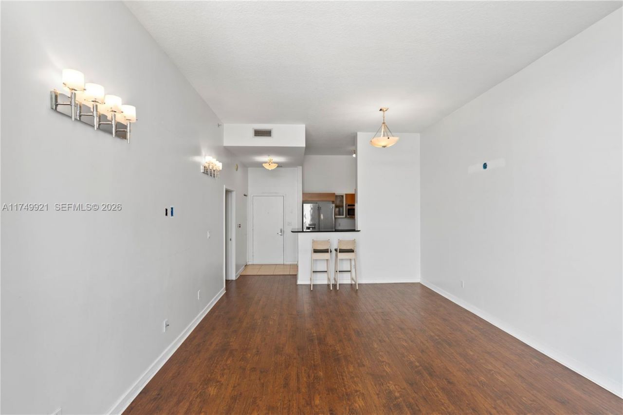 335 S Biscayne Blvd, Unit UPH02, Miami, FL 33131 Photo