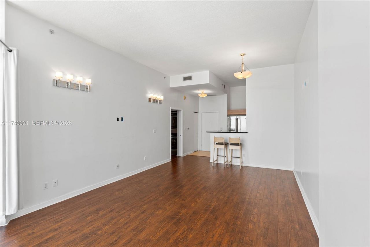 335 S Biscayne Blvd, Unit UPH02, Miami, FL 33131 Photo