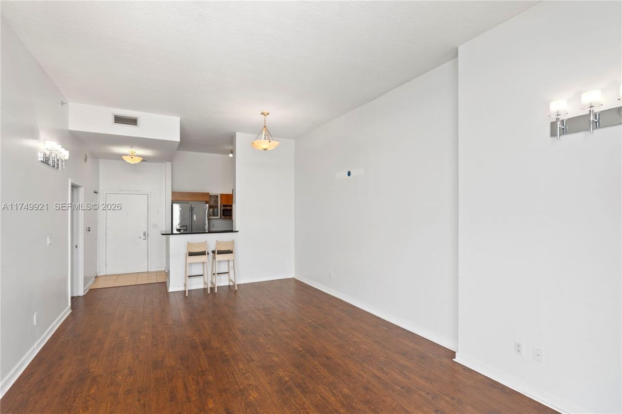 335 S Biscayne Blvd, Unit UPH02, Miami, FL 33131 Photo