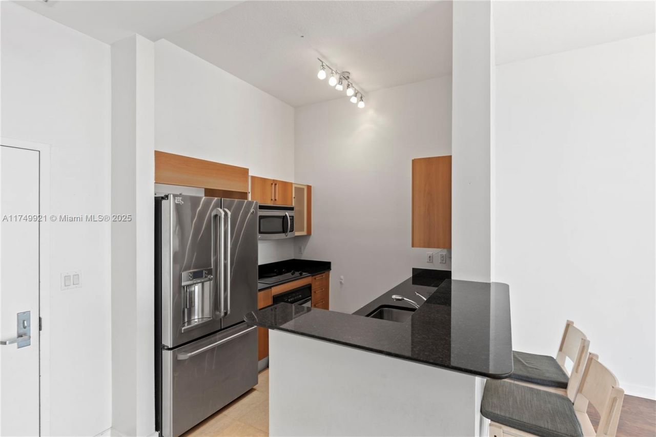 335 S Biscayne Blvd, Unit UPH02, Miami, FL 33131 Photo