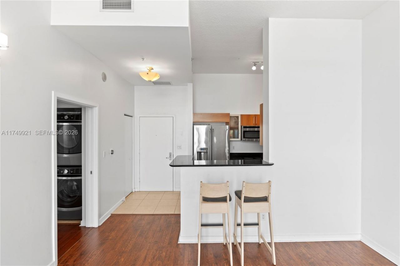 335 S Biscayne Blvd, Unit UPH02, Miami, FL 33131 Photo