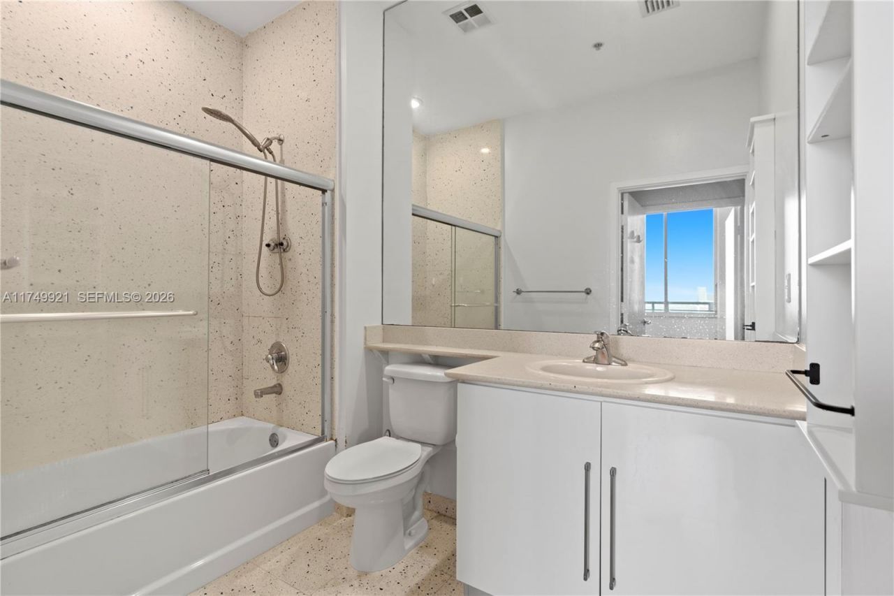 335 S Biscayne Blvd, Unit UPH02, Miami, FL 33131 Photo
