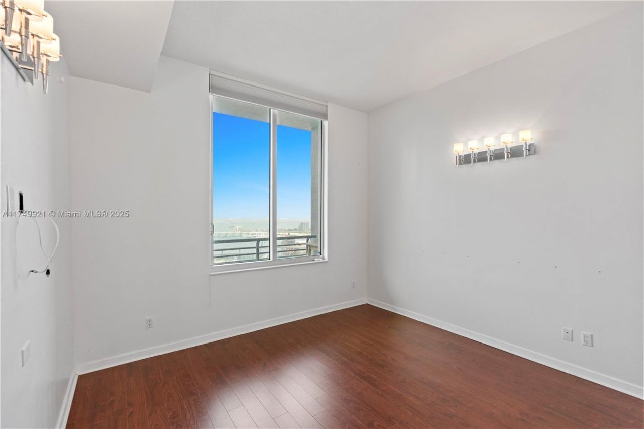 335 S Biscayne Blvd, Unit UPH02, Miami, FL 33131 Photo