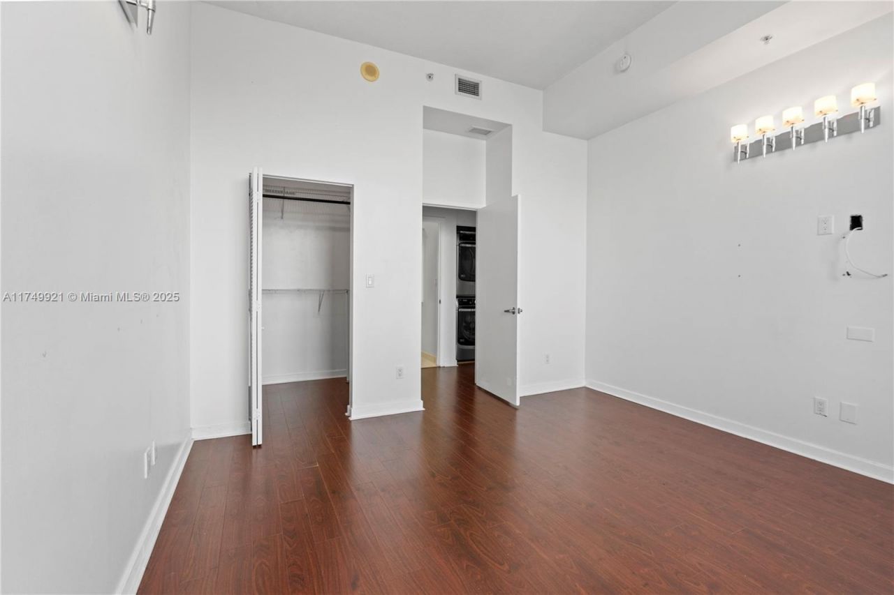 335 S Biscayne Blvd, Unit UPH02, Miami, FL 33131 Photo