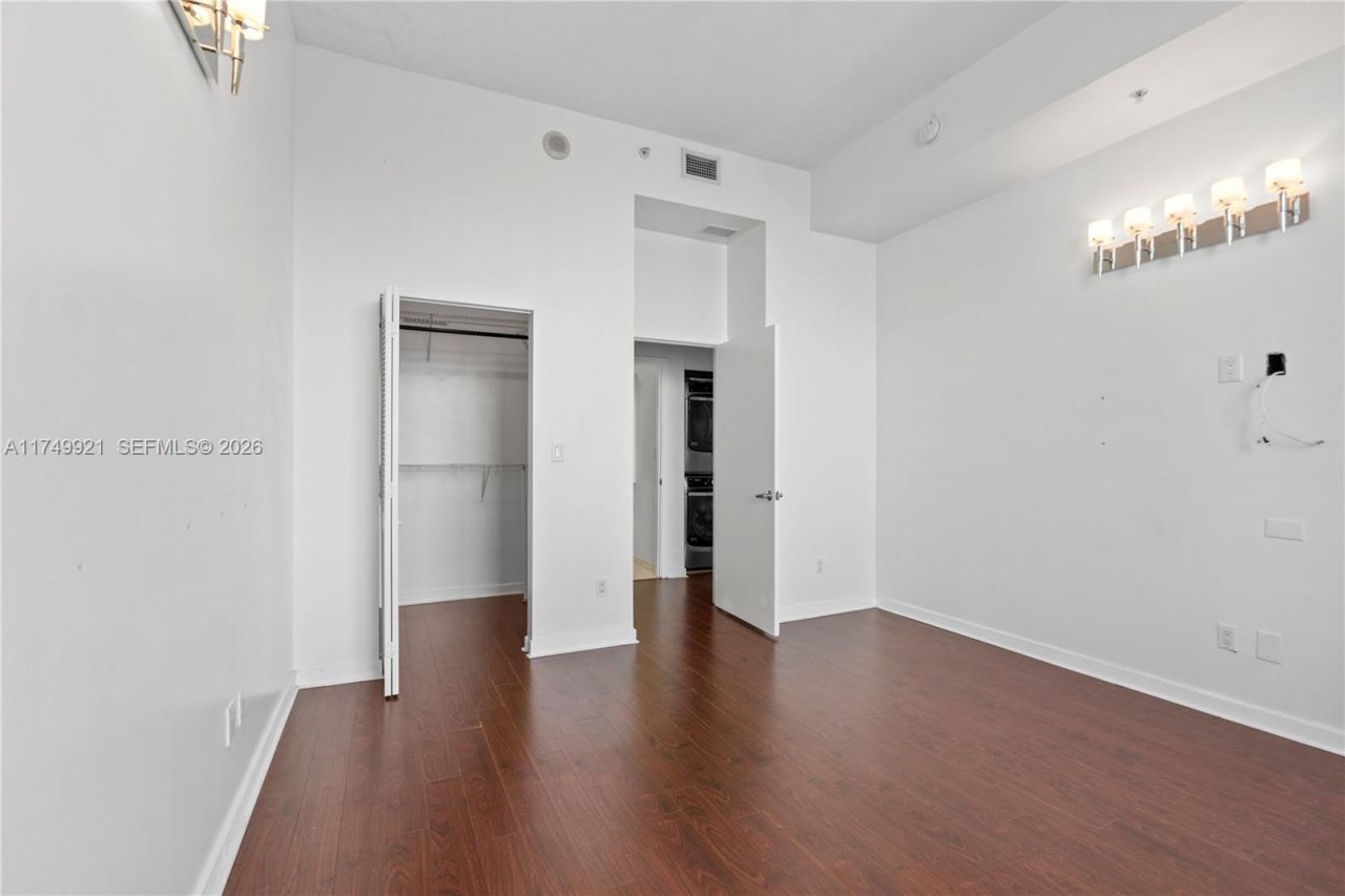 335 S Biscayne Blvd, Unit UPH02, Miami, FL 33131 Photo