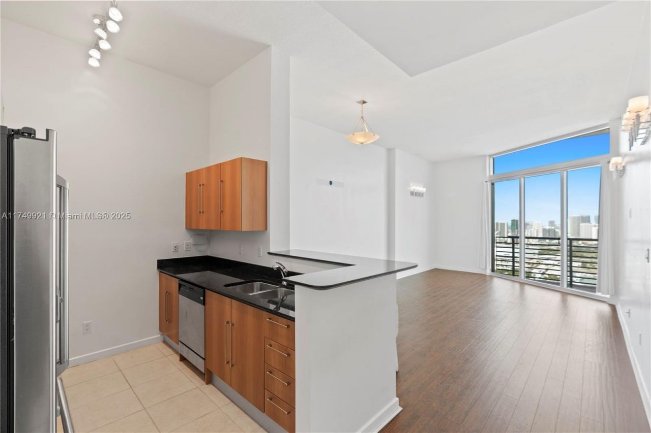 335 S Biscayne Blvd, Unit UPH02, Miami, FL 33131 Photo