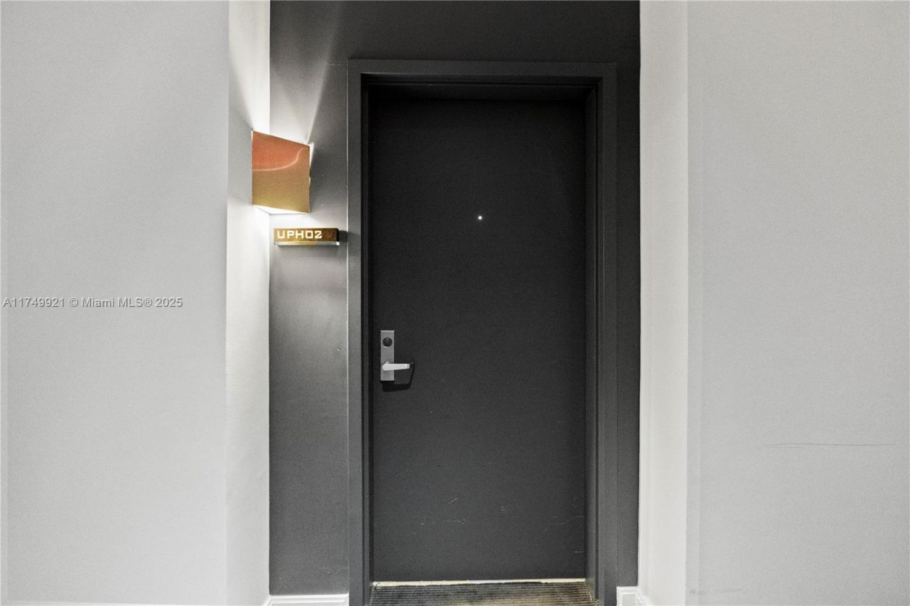 335 S Biscayne Blvd, Unit UPH02, Miami, FL 33131 Photo