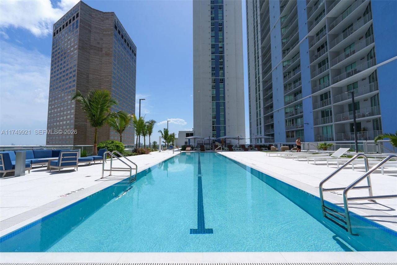 335 S Biscayne Blvd, Unit UPH02, Miami, FL 33131 Photo