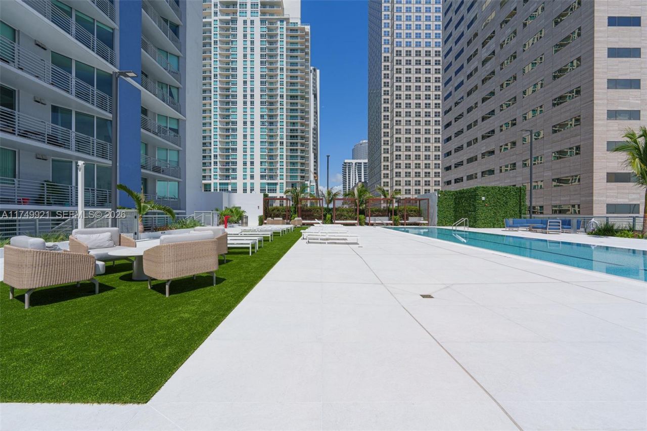 335 S Biscayne Blvd, Unit UPH02, Miami, FL 33131 Photo