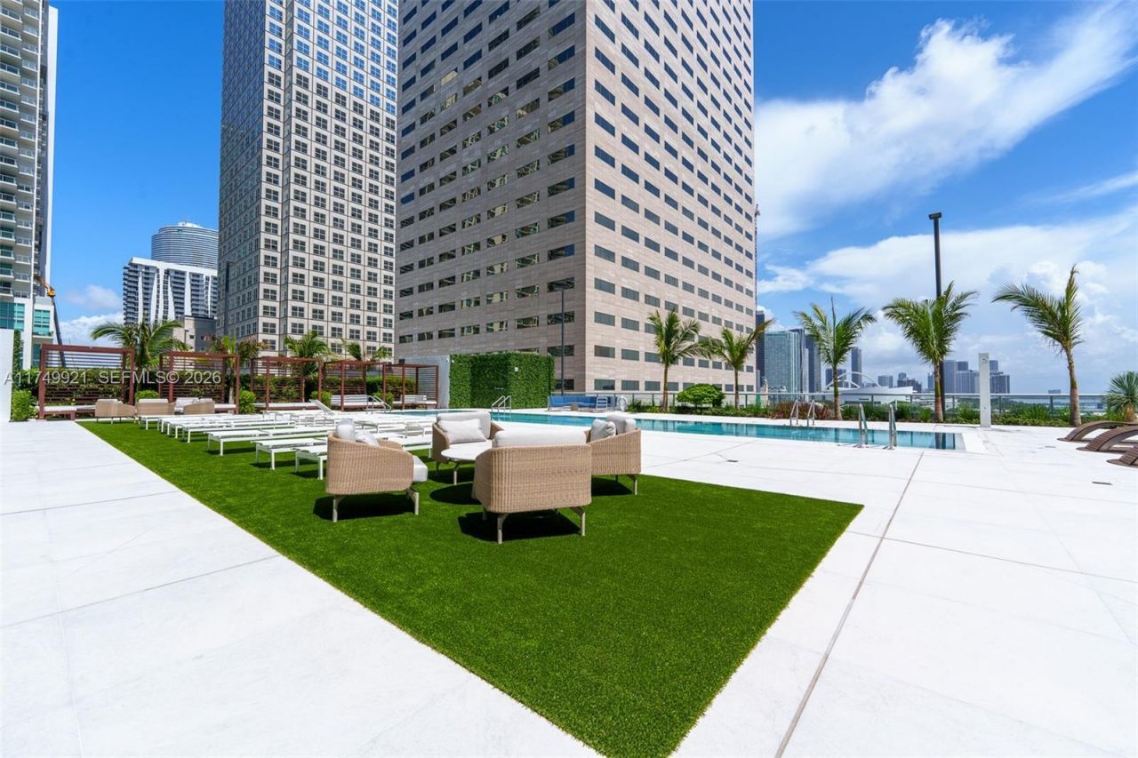 335 S Biscayne Blvd, Unit UPH02, Miami, FL 33131 Photo