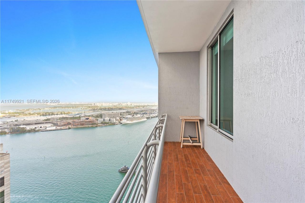 335 S Biscayne Blvd, Unit UPH02, Miami, FL 33131 Photo