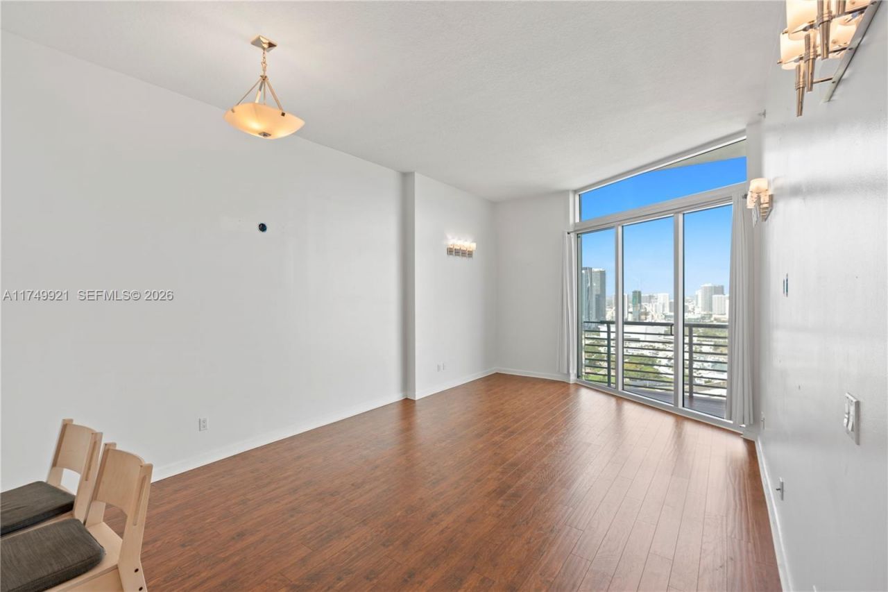 335 S Biscayne Blvd, Unit UPH02, Miami, FL 33131 Photo