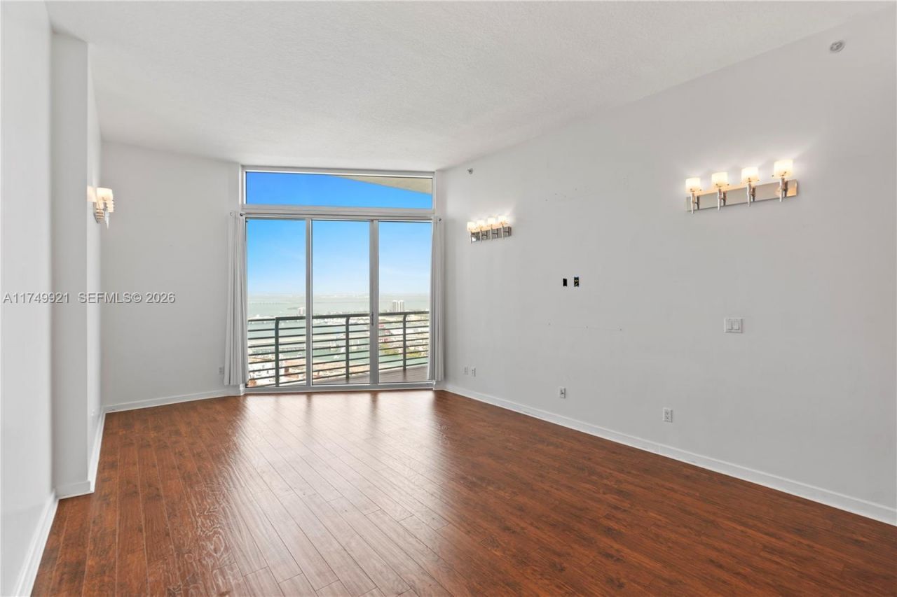 335 S Biscayne Blvd, Unit UPH02, Miami, FL 33131 Photo