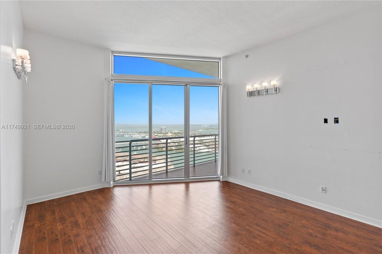 335 S Biscayne Blvd, Unit UPH02, Miami, FL 33131 Photo