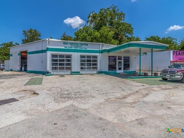 211 N Business Ih 35, New Braunfels, TX 78130