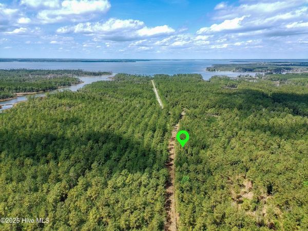 22 Sandy Point Road, Scranton, NC 27875