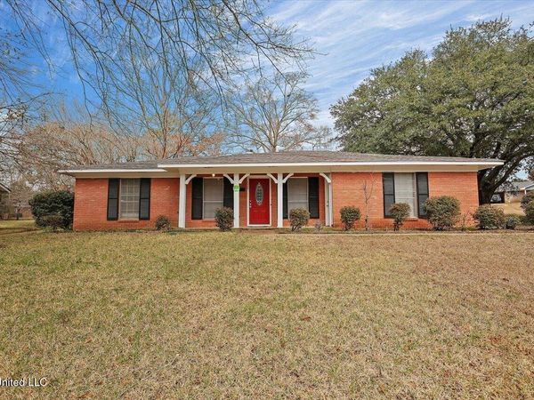 126 Mayfair Drive, Jackson, MS 39212