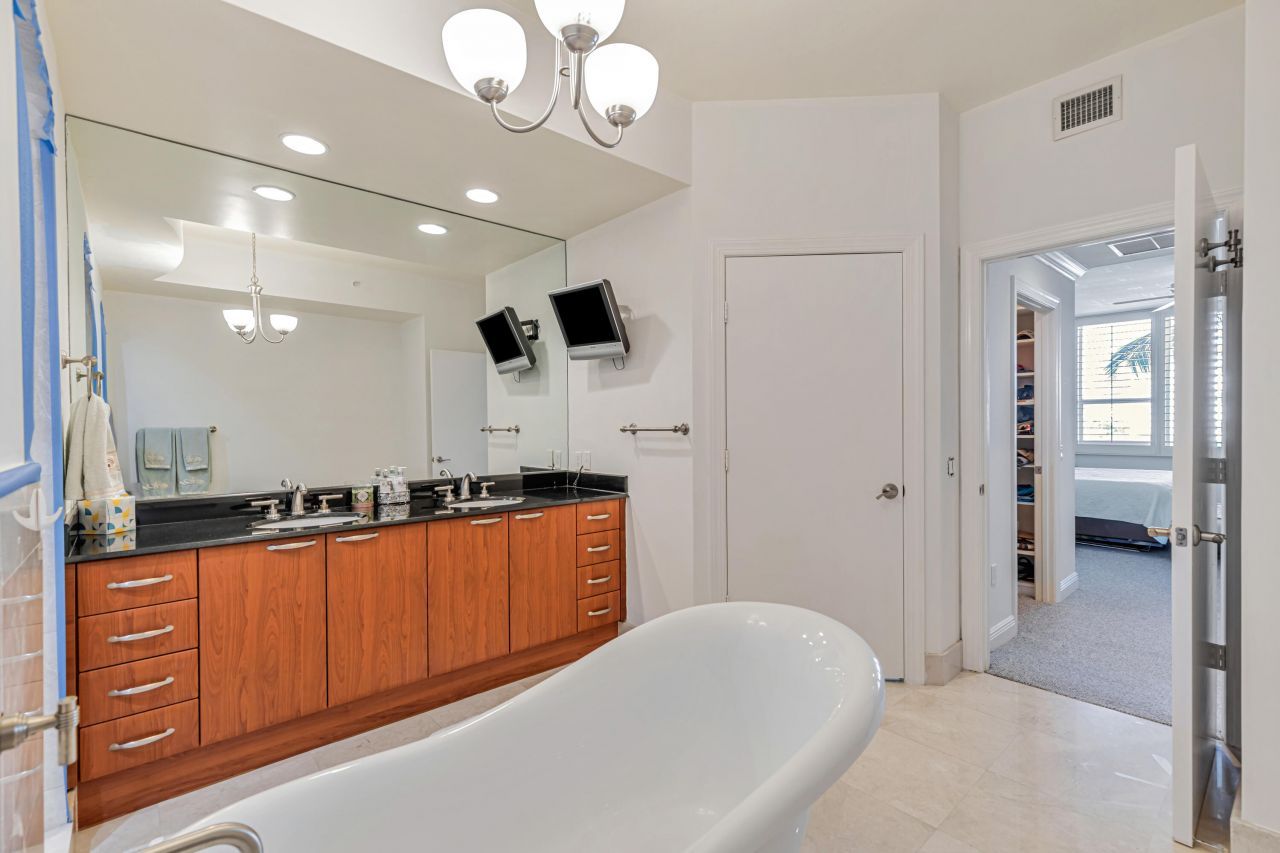 701 SE 21st Avenue, Unit 302, Deerfield Beach, FL 33441 Photo