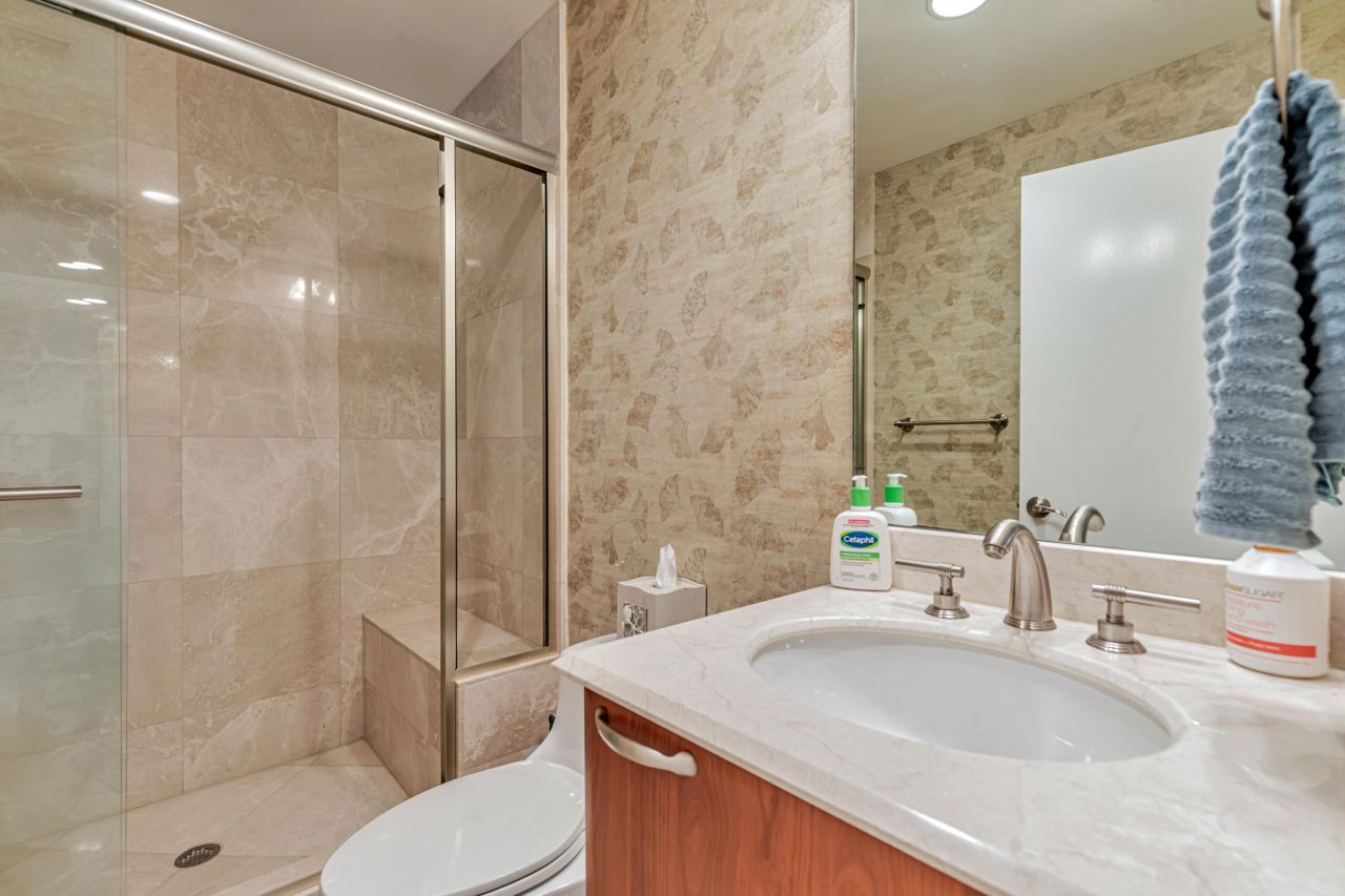 701 SE 21st Avenue, Unit 302, Deerfield Beach, FL 33441 Photo