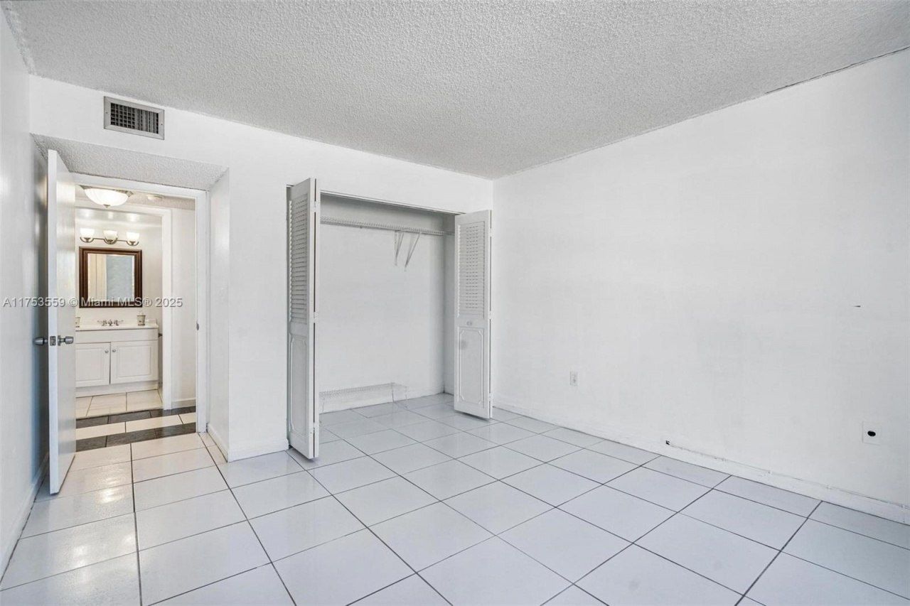 7300 Wayne Ave, Unit 317, Miami Beach, FL 33141 Photo