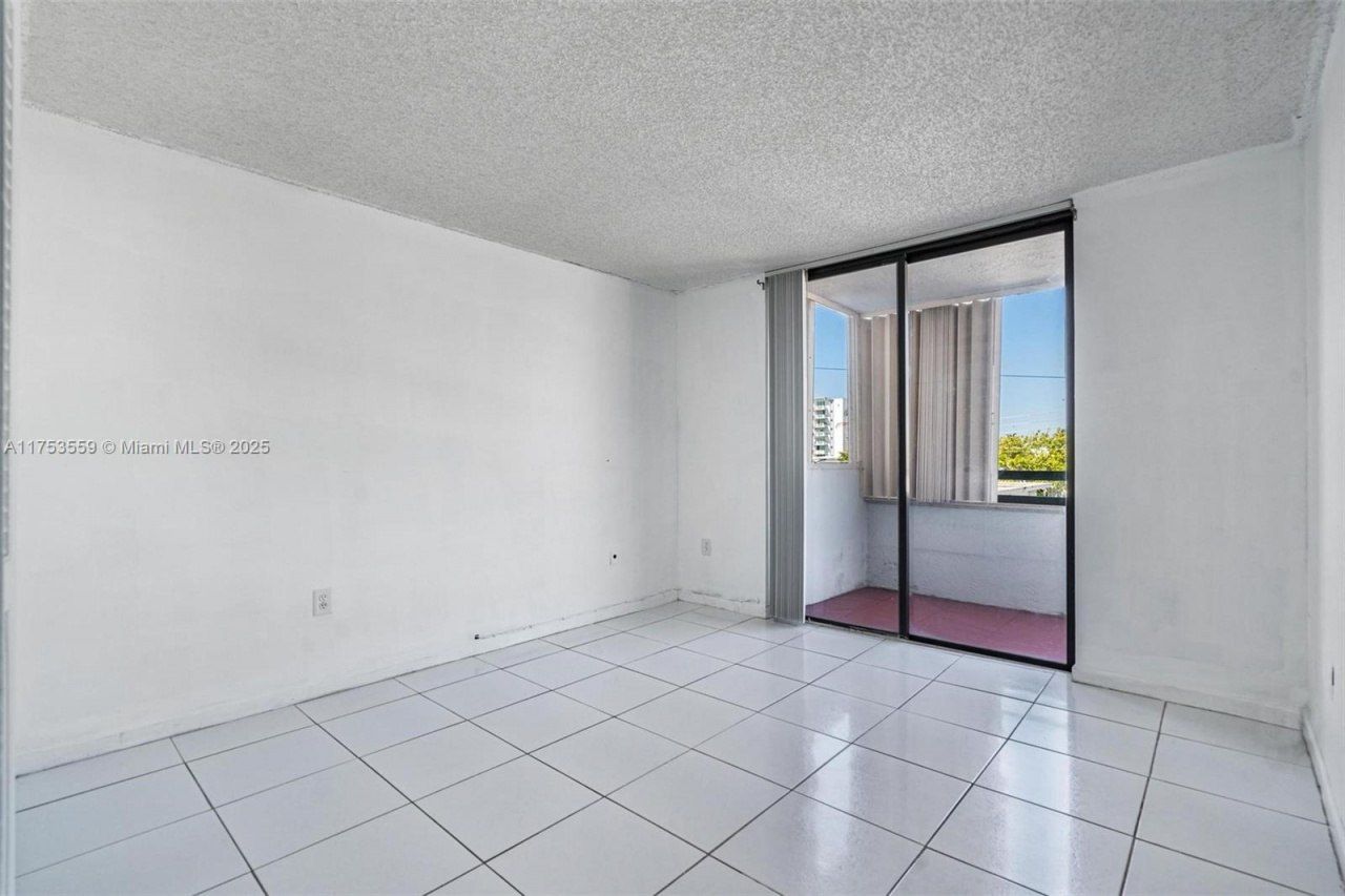 7300 Wayne Ave, Unit 317, Miami Beach, FL 33141 Photo