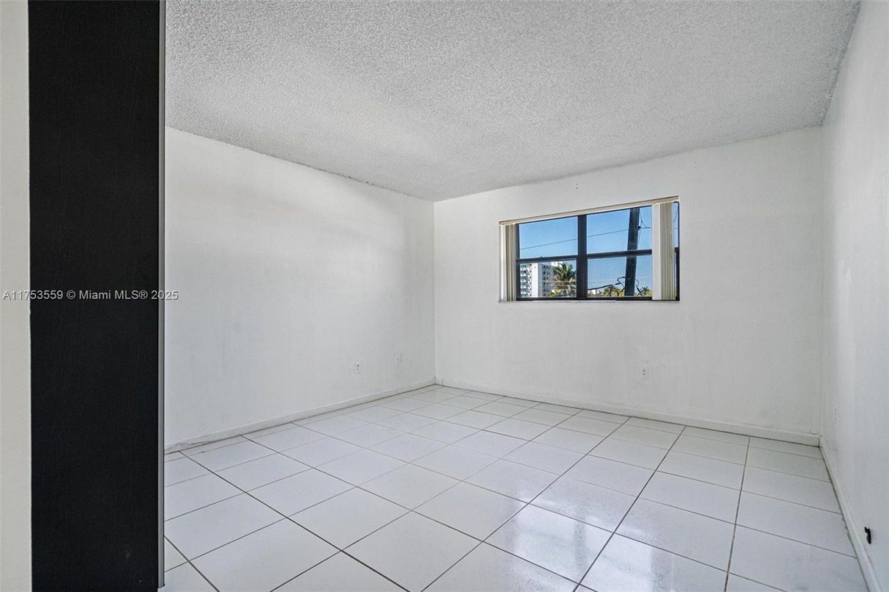 7300 Wayne Ave, Unit 317, Miami Beach, FL 33141 Photo
